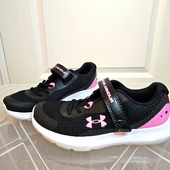 Girls Under Armour black and pink running shoe Size 3Y - Picture 1 of 8